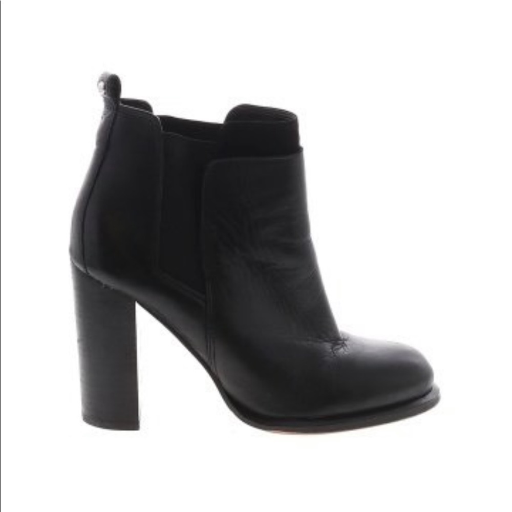 San Edelman Chelsea Black Leather Ankle Bootie
